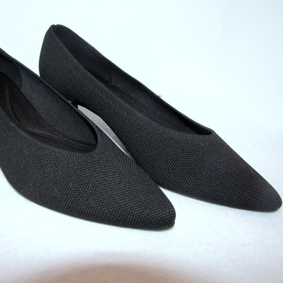 Vivaia Black Pointed Toe Kitten Heels Sz 7 - 7.5 Runs 1/2 size big - Picture 2 of 6